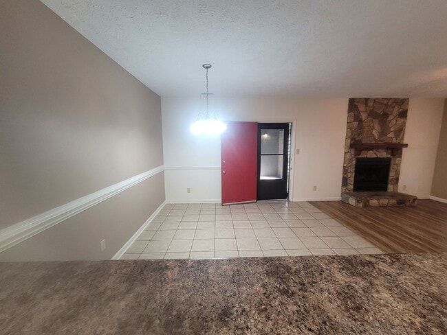 Building Photo - 2 bedroom Ground Floor!