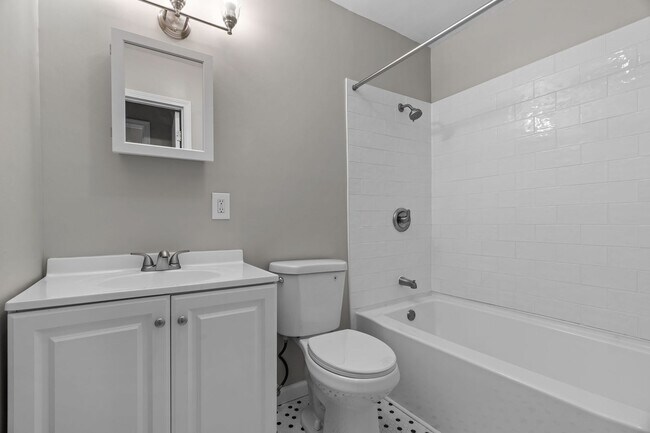 Building Photo - Fully Renovated 2BR in Historic Soulard | In-Unit Laundry | Off-Street Parking