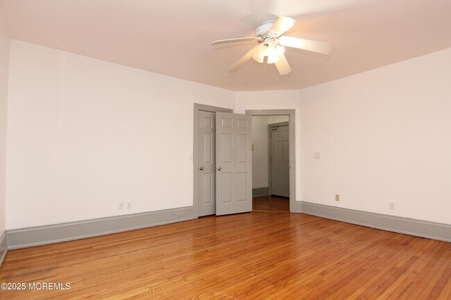 Building Photo - 142 Morris Ave