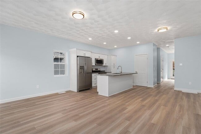 Building Photo - 45 Windsor Rd