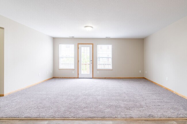 Building Photo - 2 Bedroom 2 Bathroom Town House - End Unit