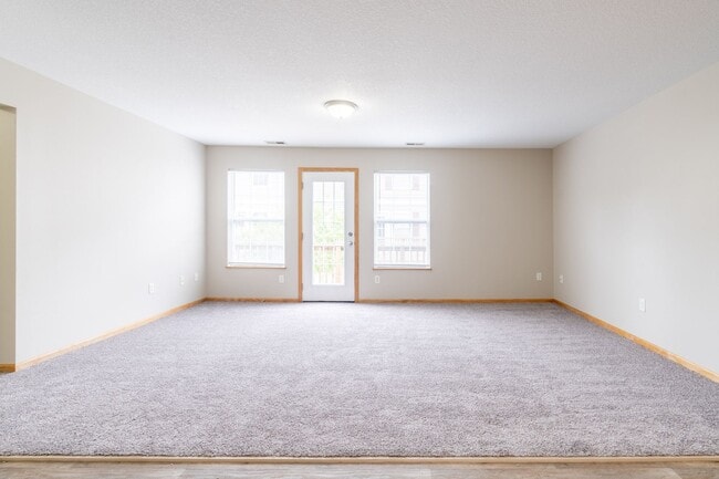 Building Photo - 2 Bedroom 2 Bathroom Town House - Interior...