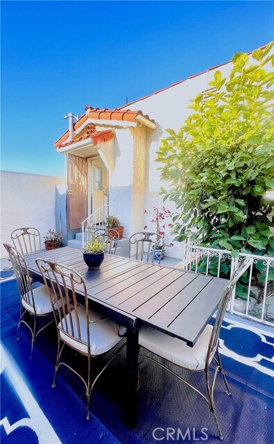 Building Photo - 9101 La Salle Ave