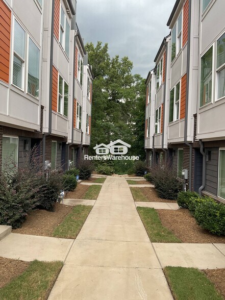 Primary Photo - 1319 Millpark Ln