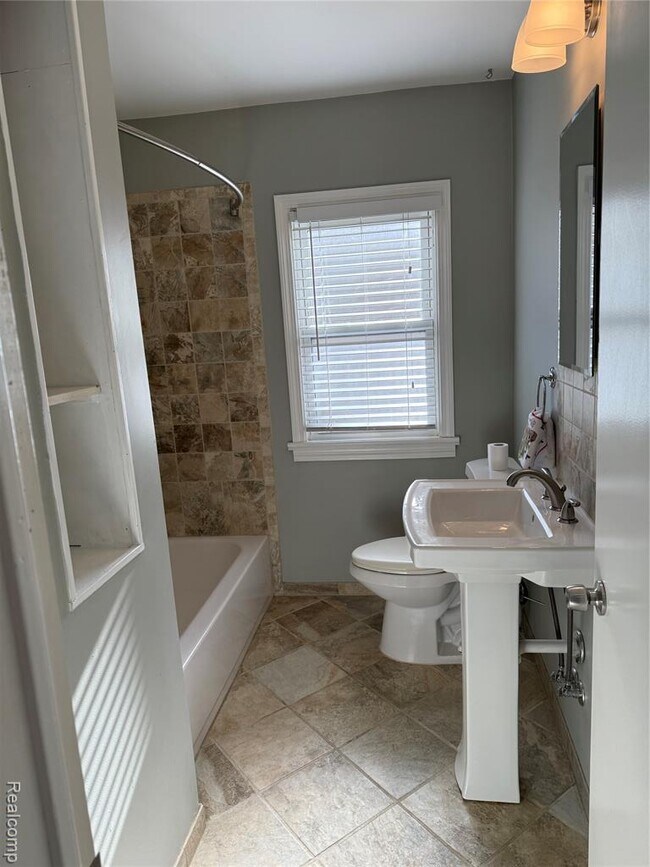 Building Photo - 2729 Kipling Ave