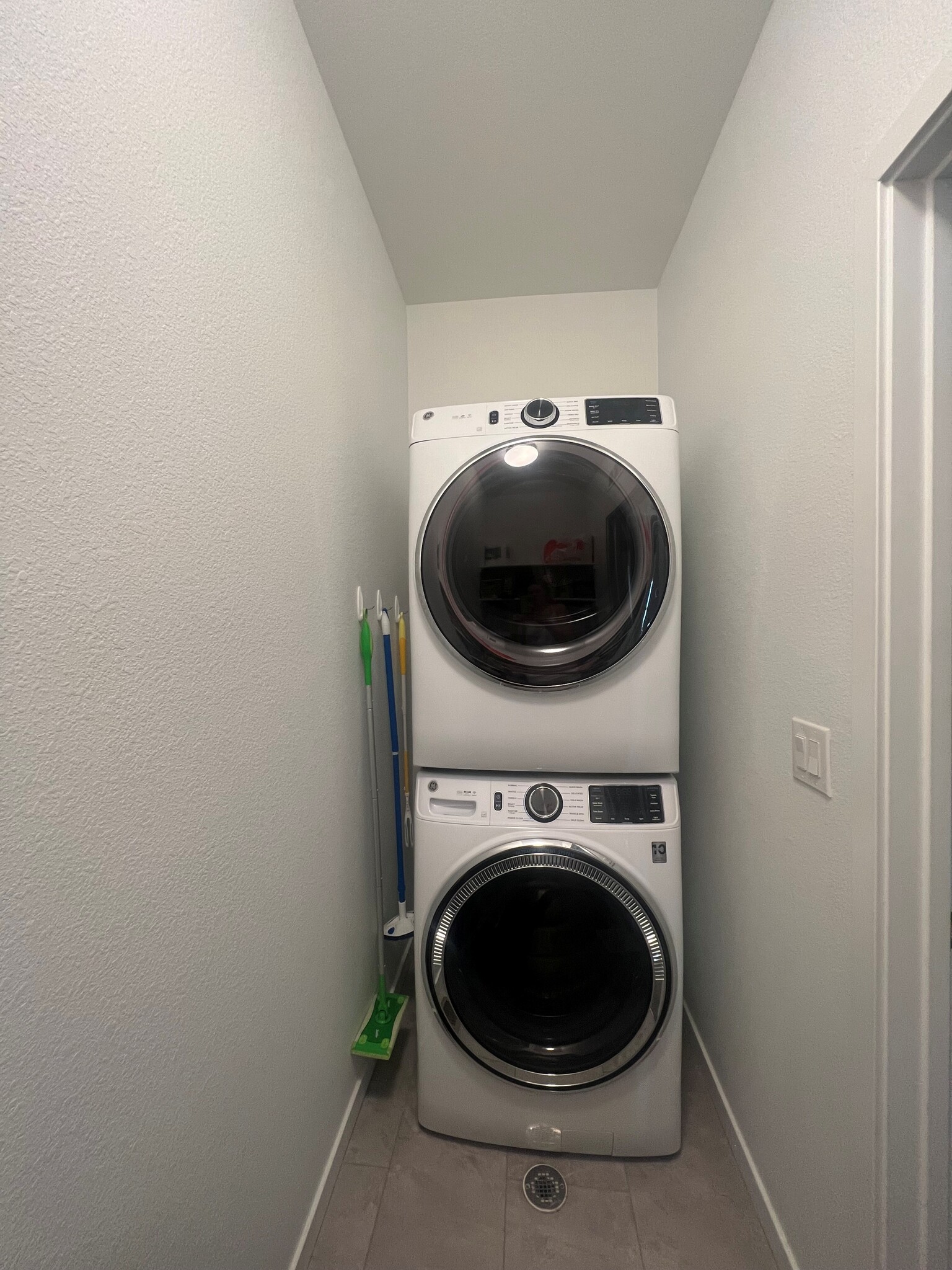 Building Photo - 7487 W Pacific Ln