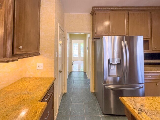 Building Photo - 16714 Colony Terrace Dr