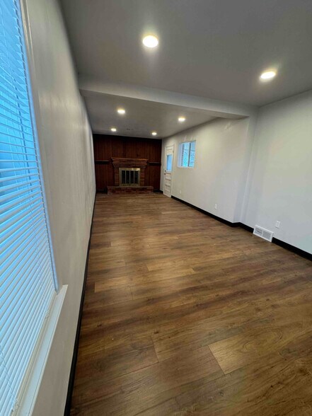 Building Photo - 373 S 200 W