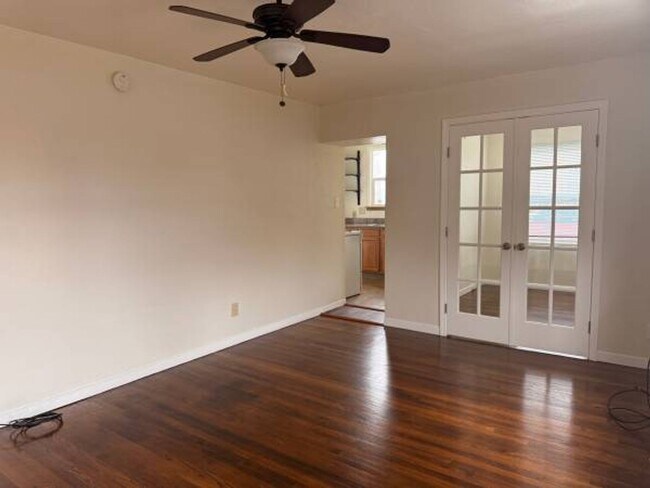 Building Photo - 2Bed - Sunny apartment right at El Cerrito...
