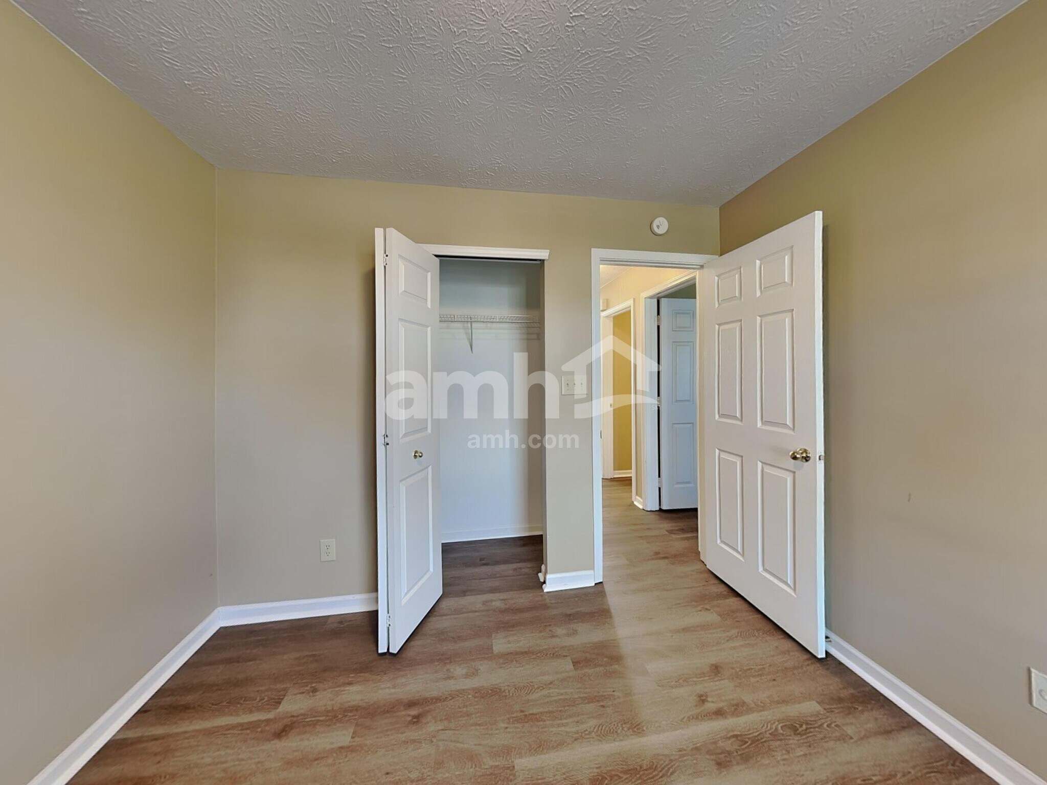 Building Photo - 1903 E Maple Park Dr