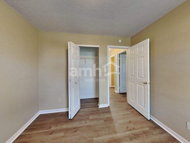 Building Photo - 1903 E Maple Park Dr