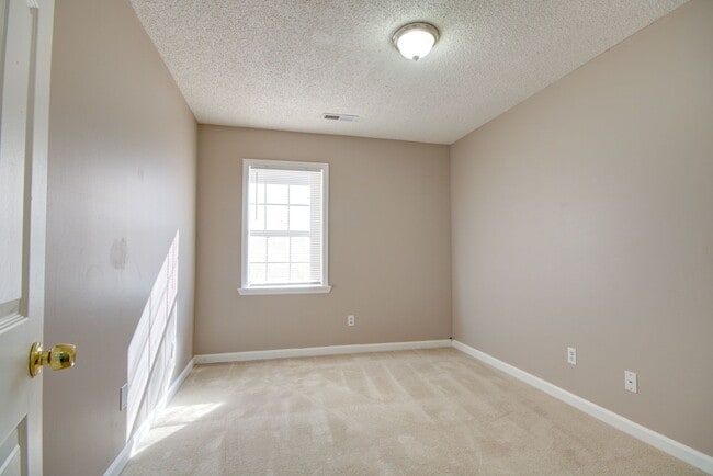 Building Photo - Nice Rental in Central Decatur!