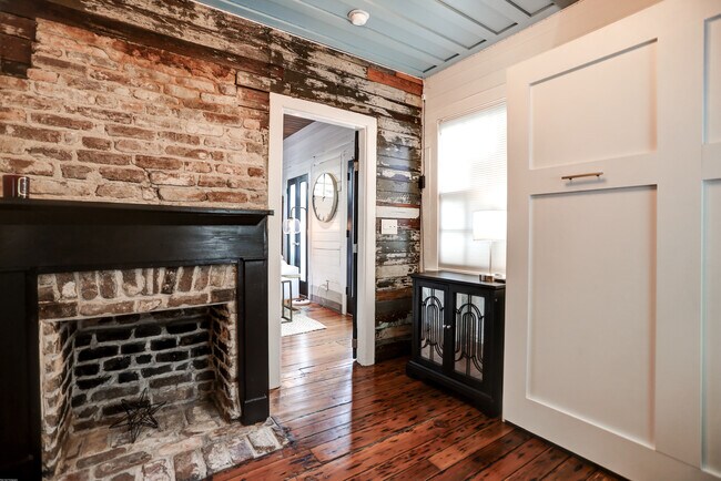 Building Photo - 266 Ashley Ave