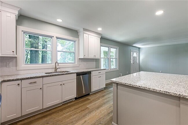 Building Photo - 3979 Potomac Dr NW