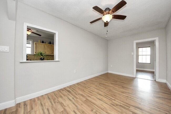 Building Photo - 215 St Charles Dr