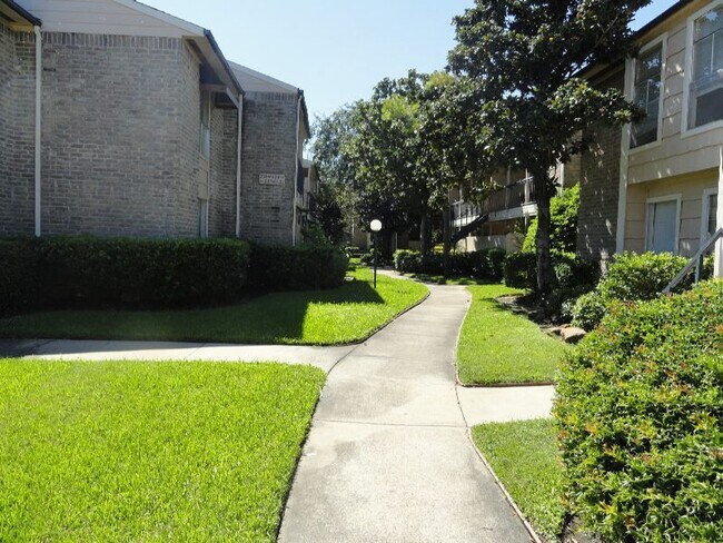 Building Photo - 8201 Richmond Ave