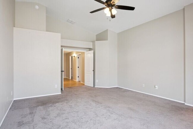 Building Photo - Very nice single level home with 4 bedrooms and 2 baths!