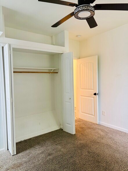 Building Photo - 826 S 38th St