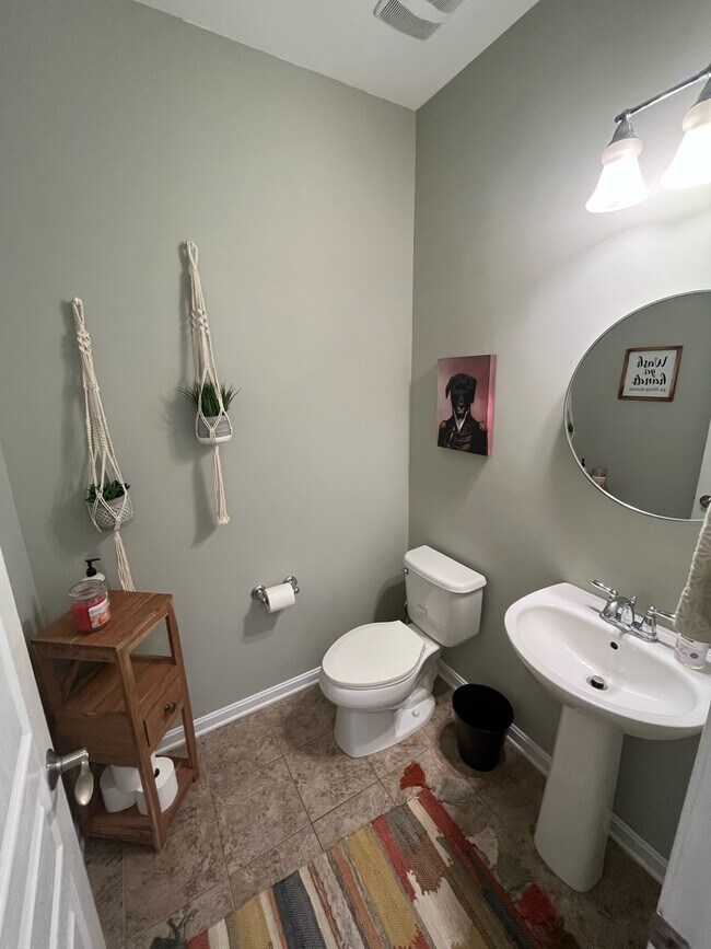 Building Photo - 612 Ellison Dr