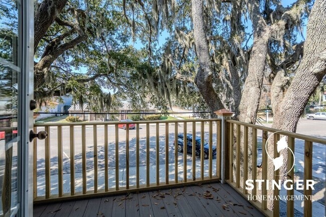 Building Photo - 828B Paris Ave-