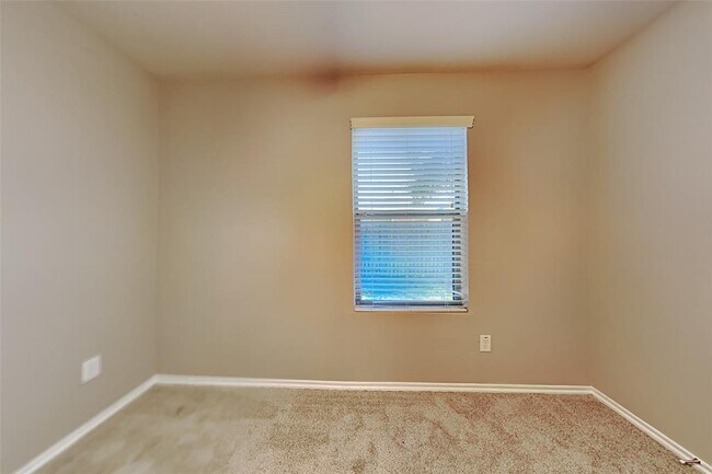 Building Photo - 804 Lovebug Ln