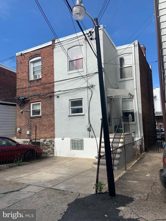 Building Photo - 2811 S Franklin St