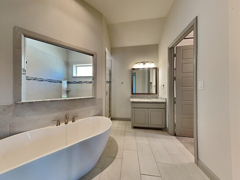 Building Photo - 614 Summer Oaks Dr