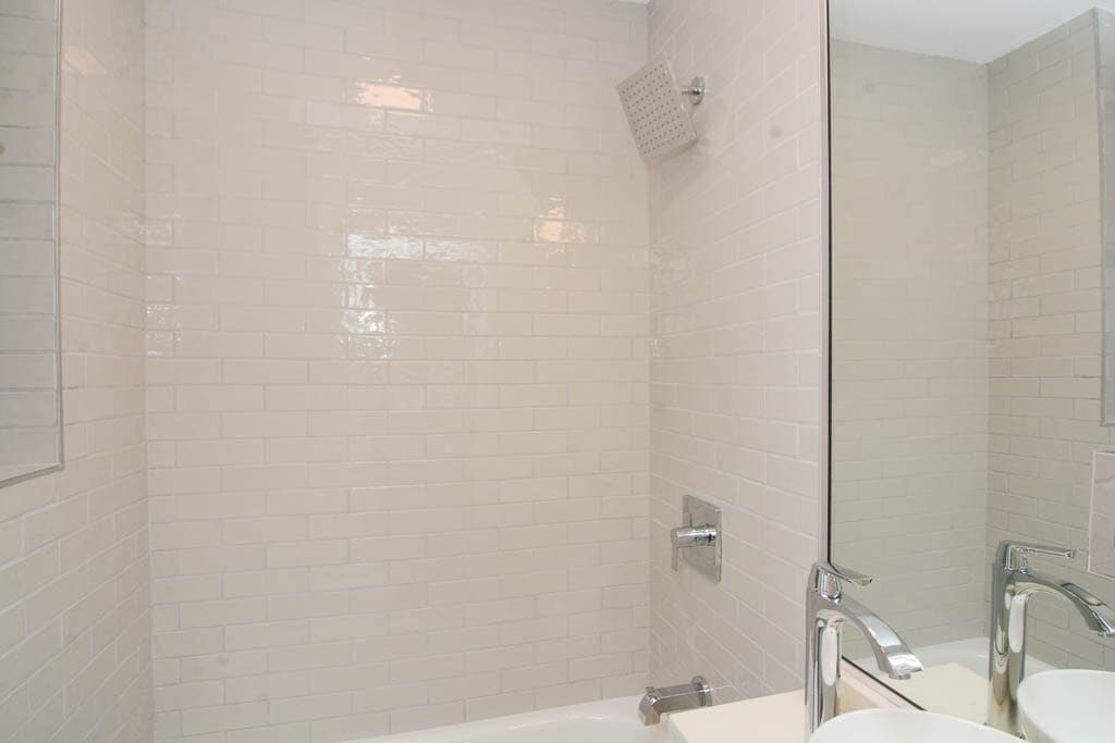 Building Photo - 553 W Belmont Ave