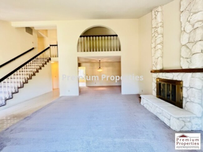 Building Photo - 1762 Oro Valley Cir