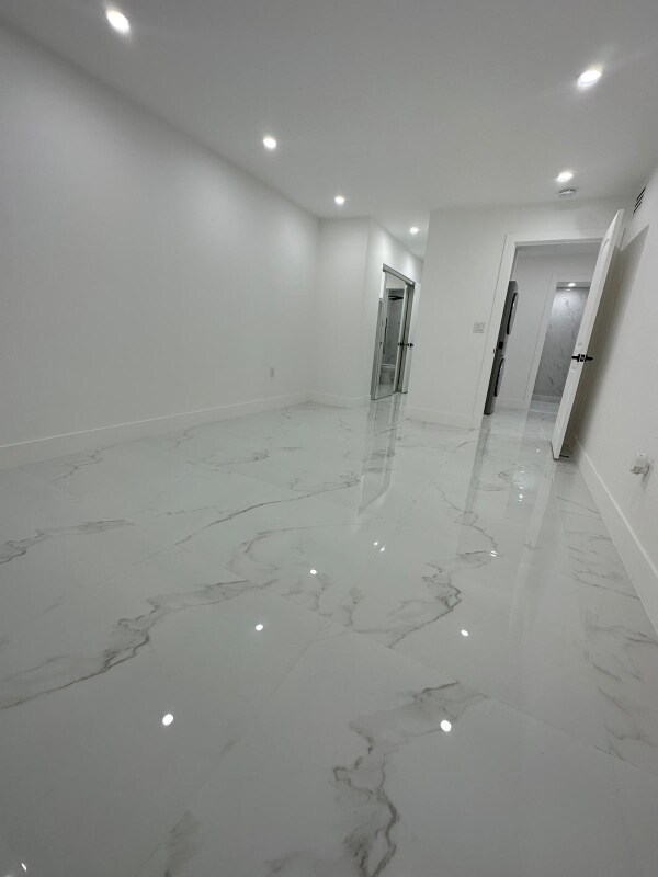 Building Photo - 2175 NE 170th St