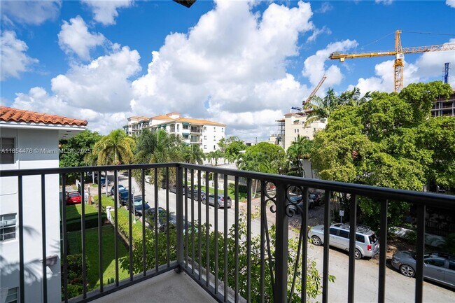 Building Photo - 300 Majorca Ave