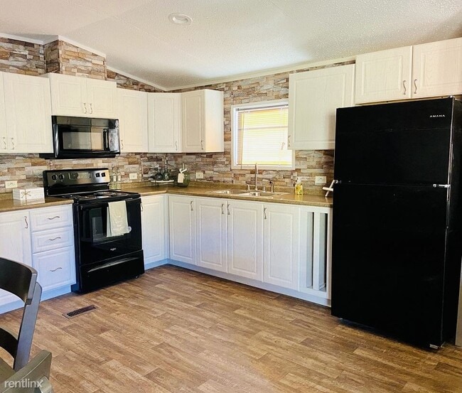 Primary Photo - 3 br, 2 bath Mobile Home - 600 Holly Dr 2