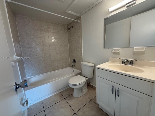 Building Photo - 2920 SW 28th Terrace