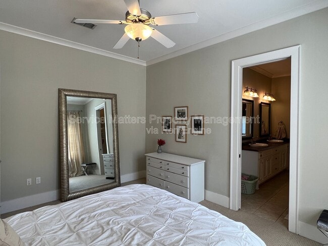 Building Photo - 1417 E Maxwell St