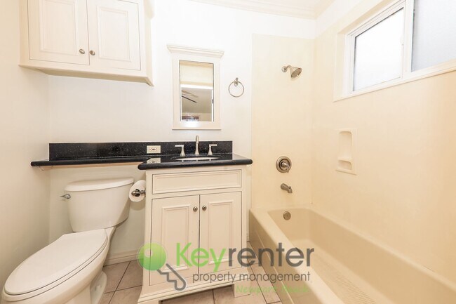 Building Photo - 3 Bedroom 2 bathroom in the heart of Orange