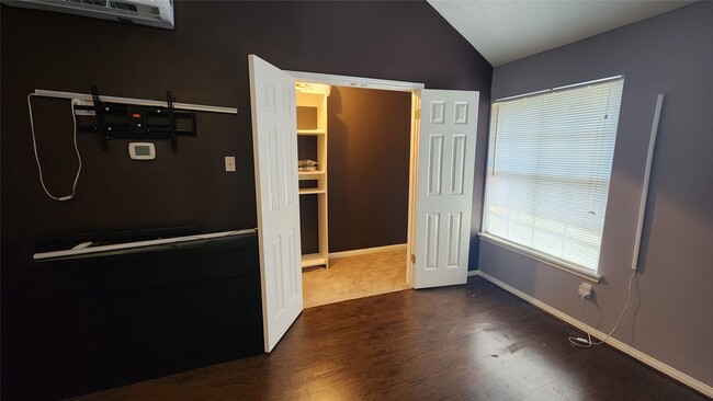 Building Photo - 5015 Orange Tree Dr