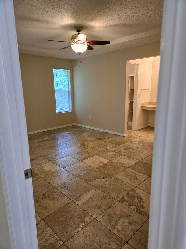 Building Photo - 573 Serenade Cir E