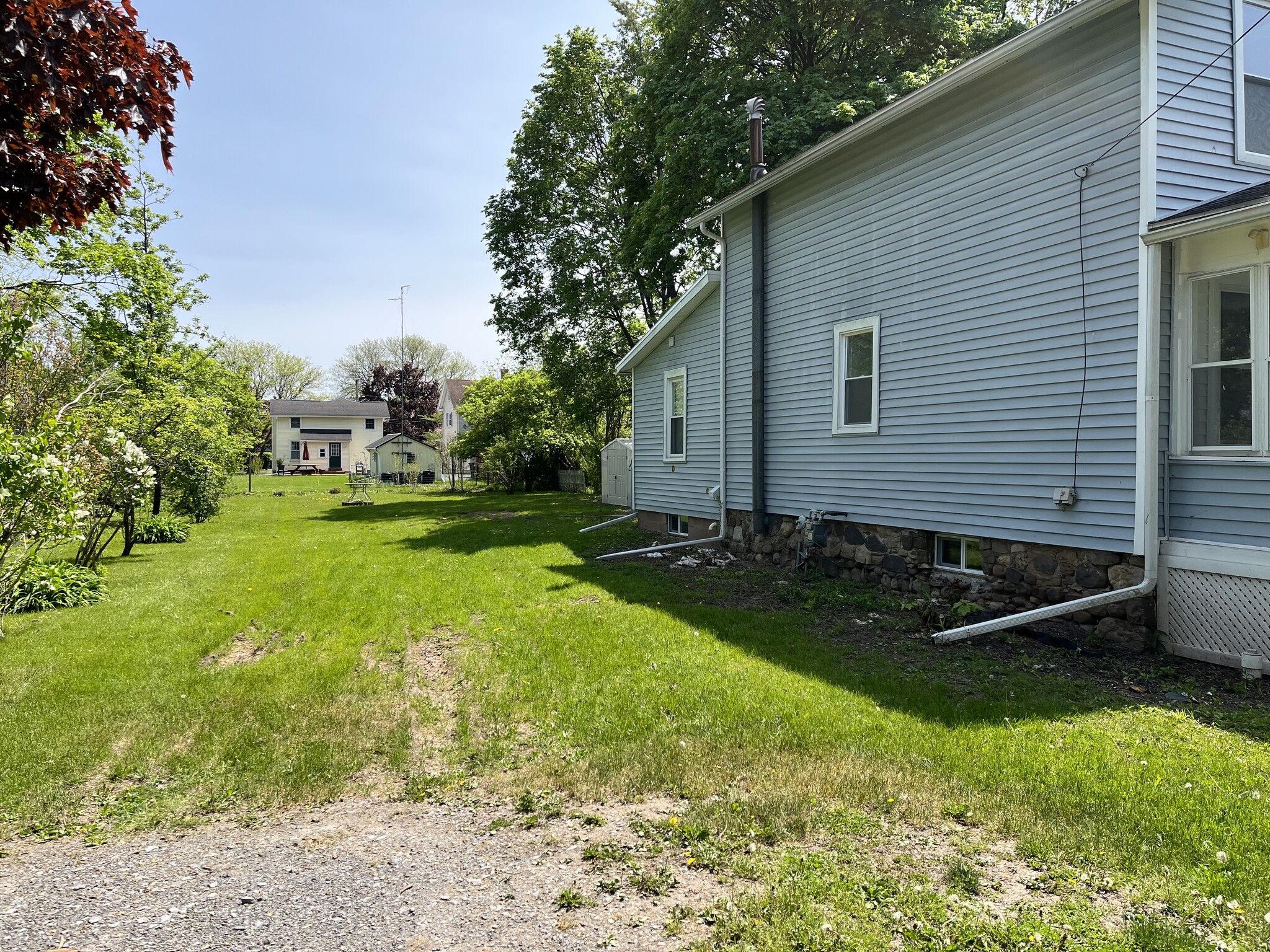 Building Photo - 99 Tillotson St