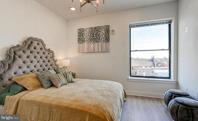 Building Photo - 421 S Broadway