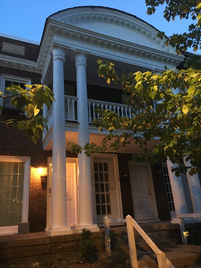 Unit C - 2220 W Grace St