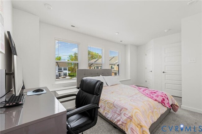 Building Photo - 12221 Dutch Elm Cir