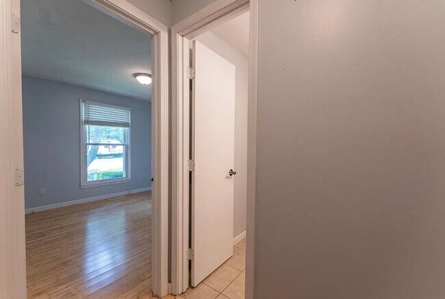 Building Photo - 3 Bed 2 Bath 2 Car Garage Home Available 07/01/2026!!