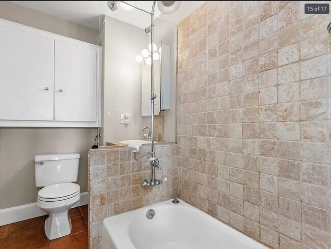 Building Photo - 483 Beacon St