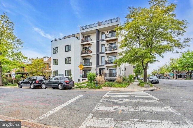 Building Photo - 1103 Fern St NW