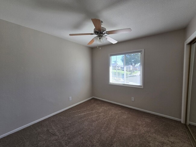 Building Photo - Charming Single Story Home