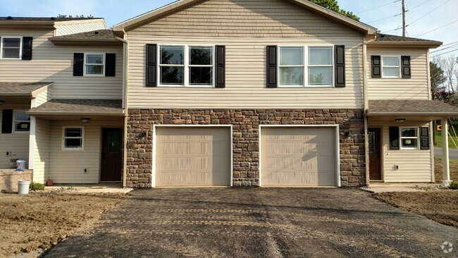 Building Photo - 304 Hollow Dr