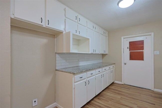 Building Photo - 111 Branch View Dr