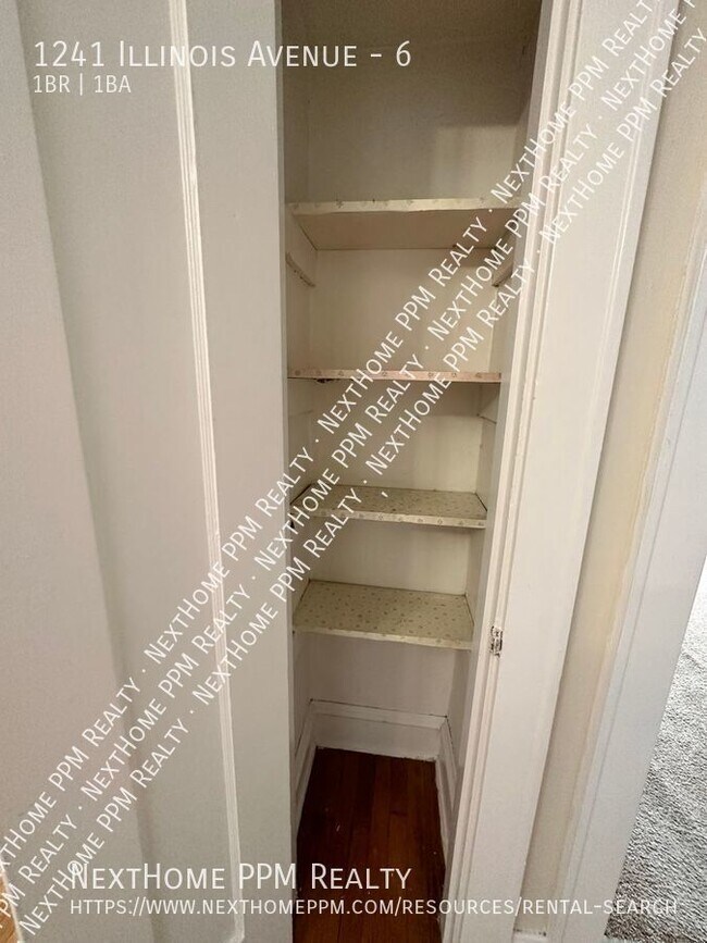 Building Photo - Dormont 1 Bedroom with heat included. Octo...