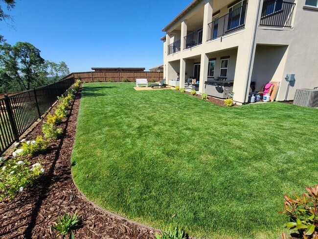 Building Photo - BEAUTIFUL BRAND NEW "NEXT-GEN" HOME W/ SOLAR & SIERRA VIEWS!!