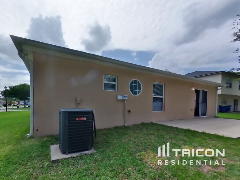 Building Photo - 11353 Nettlebrook St E